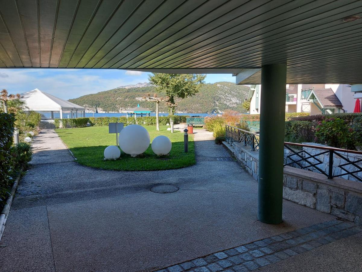 Au Bord Du Lac D'Annecy, Logement Type Loft, Dans Residence Avec Plage Et Ponton Privee Duingt Exterior photo